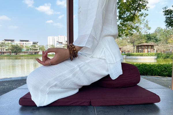 Đệm Ngồi Thiền Zambala – Giải Pháp Chuẩn Cho Người Muốn Ngồi Lâu Không Đau Lưng