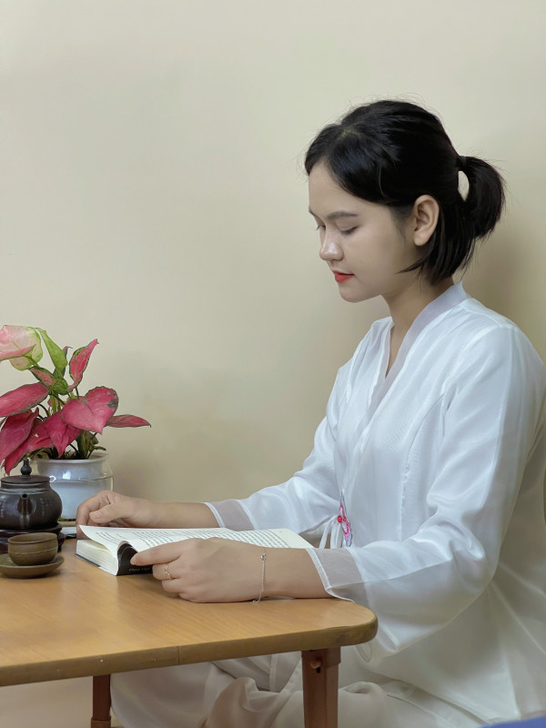 Sống Lành Trọn Bộ – Khi Đệm, Trang Phục Và Không Gian Hòa Làm Một